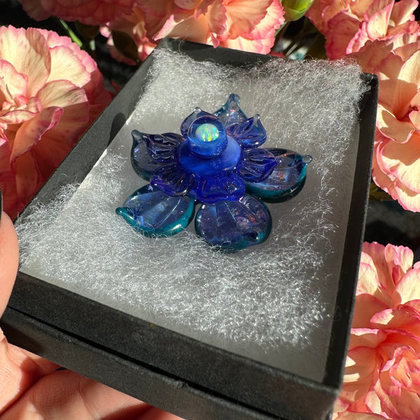 Sparkly Spinning Flower Pendant - Blue