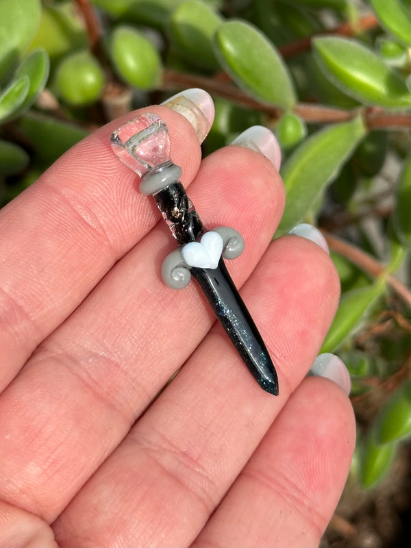Mini Blade Pendant Black & White Heart