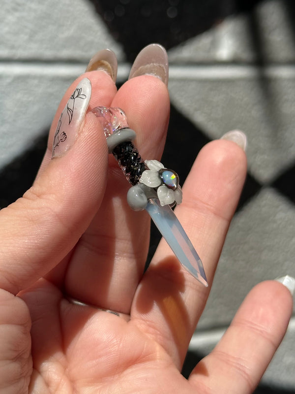 Flower Blade Pendant White & Black