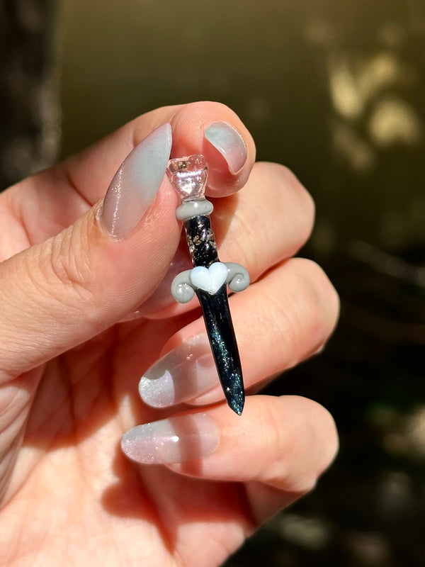 Mini Blade Pendant Black & White Heart