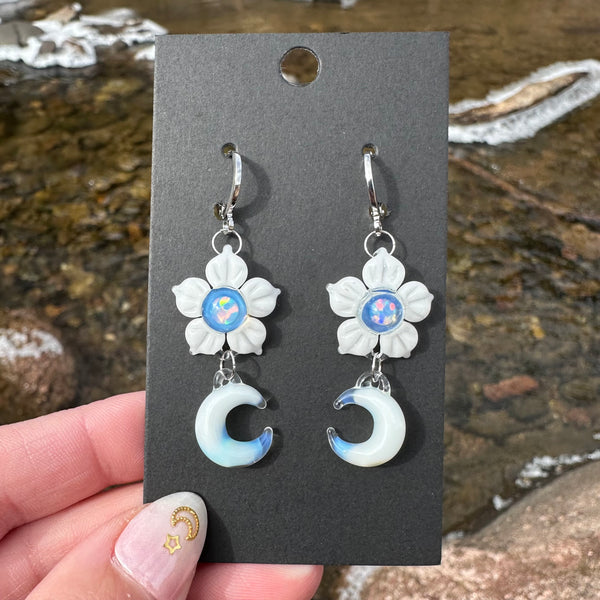 Moonflora Earrings - White & Glopal (UV reactive pink)