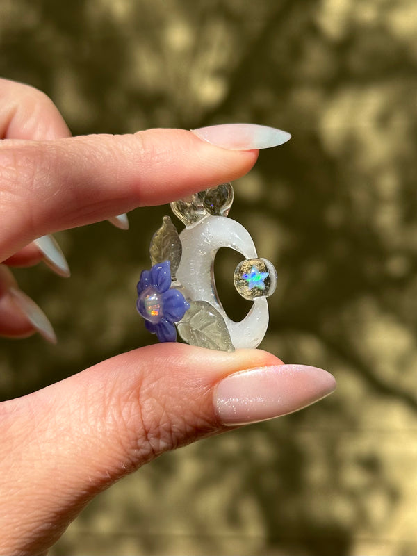Sparkle Moon Spinner White & Periwinkle (CFL leaves)