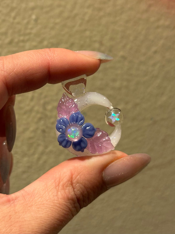 Sparkle Moon Spinner White & Periwinkle (CFL leaves)