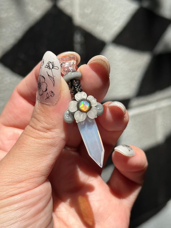 Flower Blade Pendant White & Black