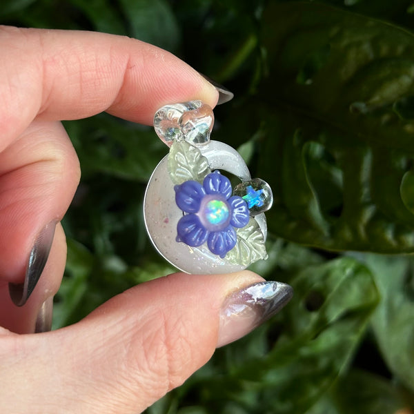 Moonflora Spinner Pendant - White & Periwinkle