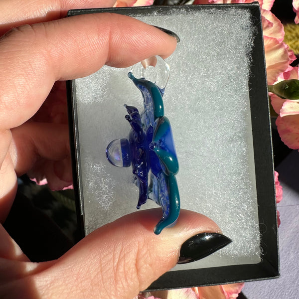 Sparkly Spinning Flower Pendant - Blue