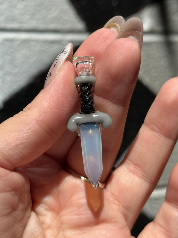 Flower Blade Pendant White & Black