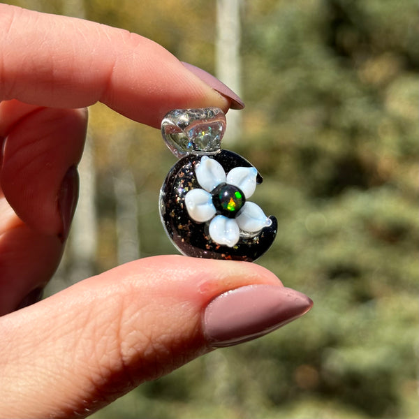 Floral Sparkle Moon Pendant Black Gold