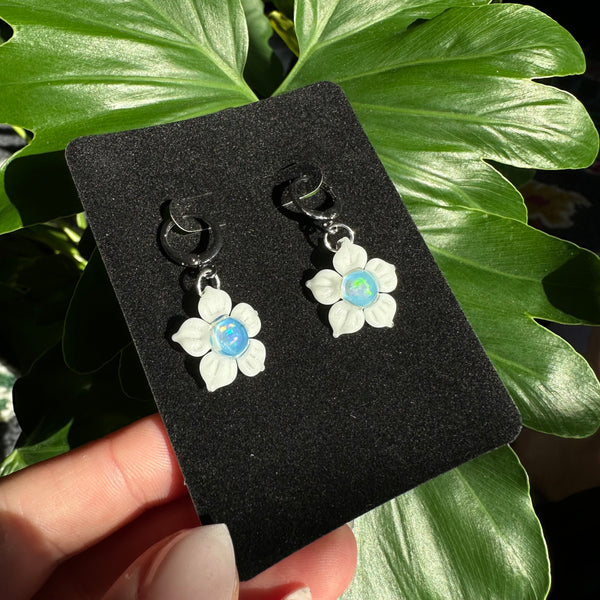 Flower Earrings White