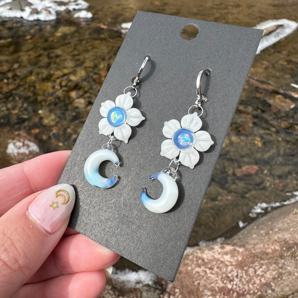 Moonflora Earrings - White & Glopal (UV reactive pink)