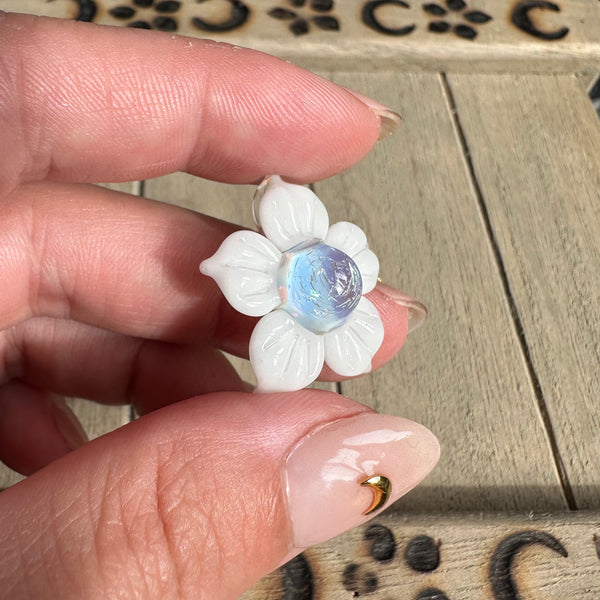 Dichro Flower Pendant - White (UV reactive center)