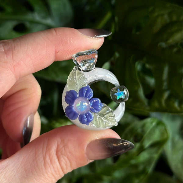 Moonflora Spinner Pendant - White & Periwinkle