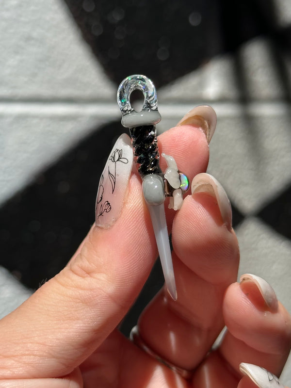 Flower Blade Pendant White & Black