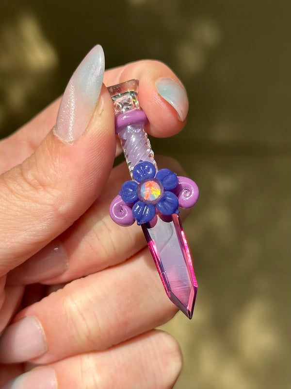 Flower Blade Pendant Dark Purple