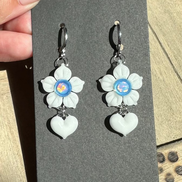 Flower & Heart Earrings White